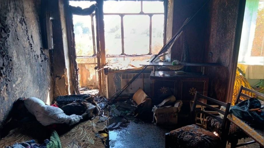 Пятеро раненых, воронки на школьном стадионе и более 50 атак: россияне обстреляли пять районов Днепропетровщины