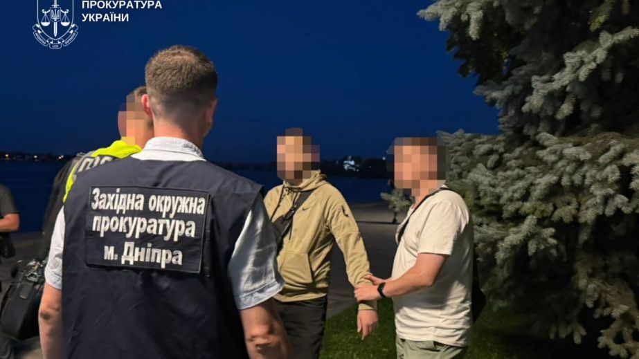 П'ять тисяч доларів - і за кордоном: затримали 24-річного дніпрянина, який обіцяв чоловіку організувати виїзд (ФОТО)