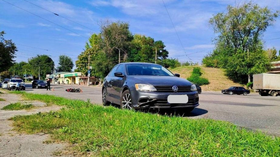ДТП у Кам&rsquo;янському: автомобіль зіткнувся з мопедом, яким керував 13-річний підліток