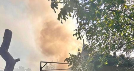 Из-за атаки БпЛА в Каменском загорелся частный дом