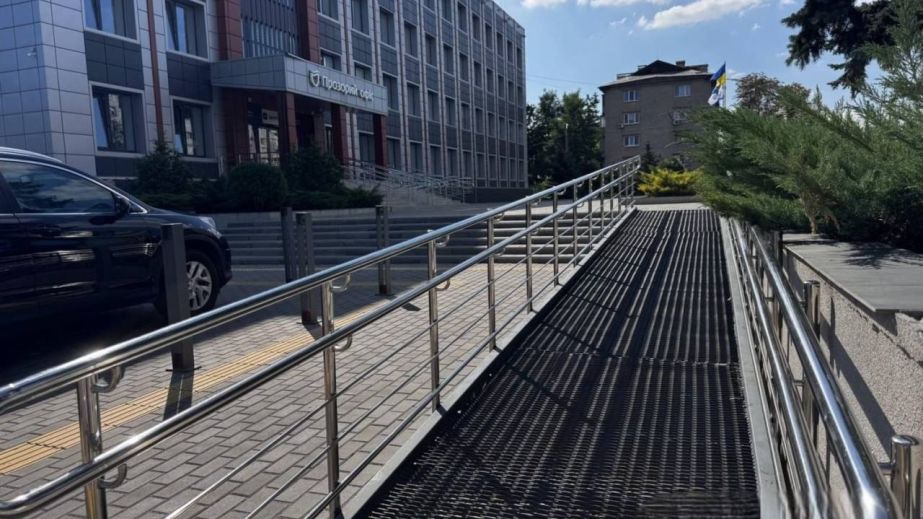 Доступність без бар&rsquo;єрів: у Дніпрі вдосконалюють "Прозорий офіс" для зручності маломобільних громадян