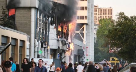 В Днепре в результате атаки бушует масштабный пожар: из-за удара произошло возгорание в ТЦ "Новый континент"