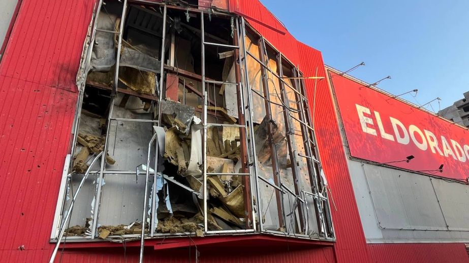 На Никопольщине враг ударил по ТЦ: в течение ночи под обстрелами были четыре района Днепропетровщины (ФОТО)