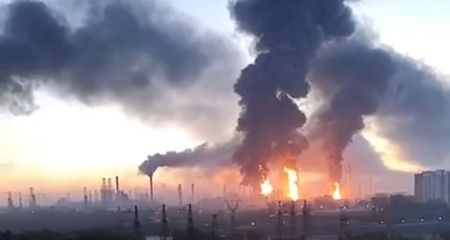 Цієї ночі Україна здійснила масовану атаку на Московський регіон: сталася масштабна пожежа на НПЗ (ВІДЕО)