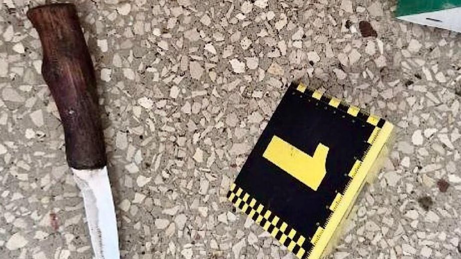 Погрожували ножем, задули газом та потрощили майно: у Дніпрі двоє чоловіків напали на аптеку (ФОТО)