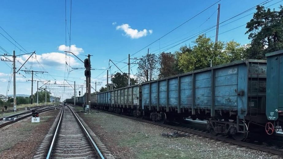 Трагедія на залізниці: вантажний потяг Львів-Кривий Ріг на смерть збив 18-річного велосипедиста