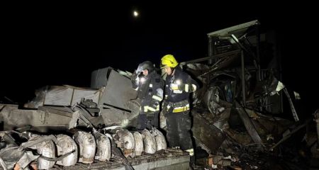 Атака по Днепру: четверо раненых, пожары в многоэтажке и бизнес-центре