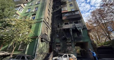 В Днепре ликвидируют последствия атаки дроном по дому в центре города