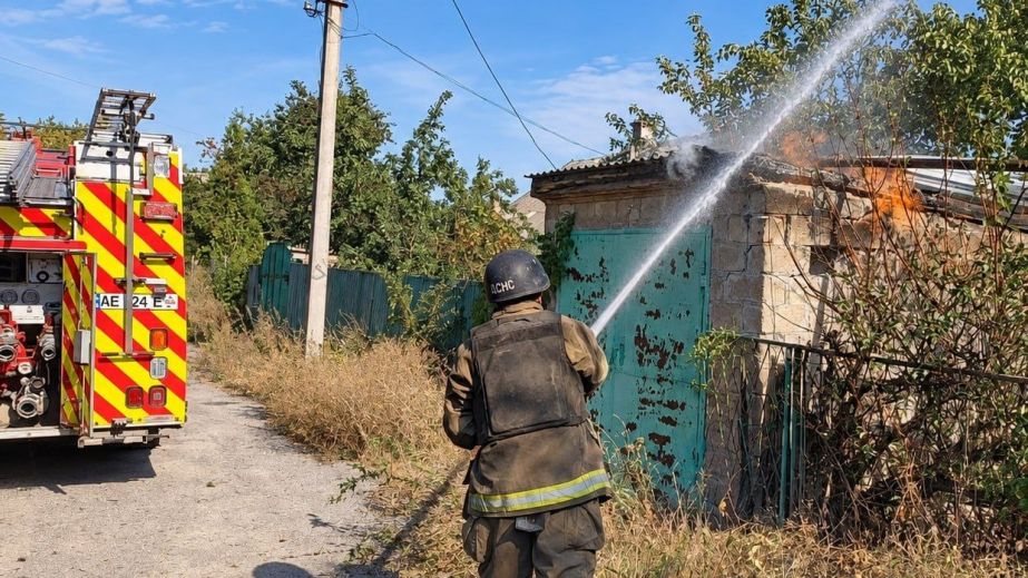 Ворог атакував Дніпропетровщину безпілотниками, артилерією та ракетою: загинула людина (ФОТО)
