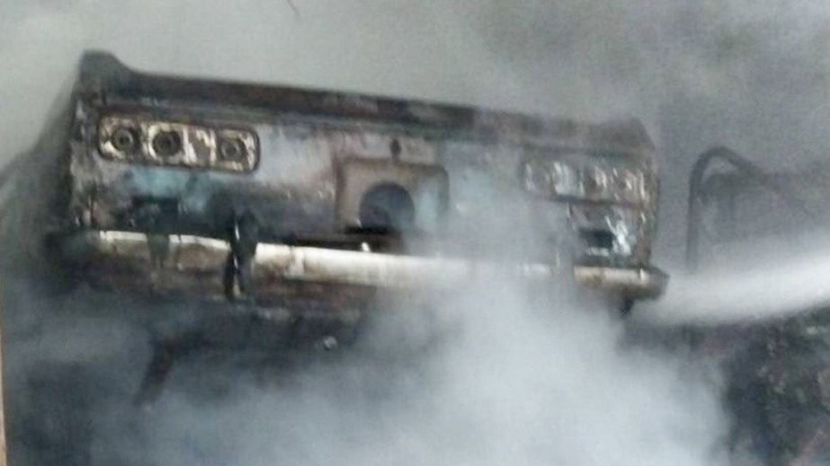 Згорів гараж та автомобіль: ворог повторно атакував Дніпро