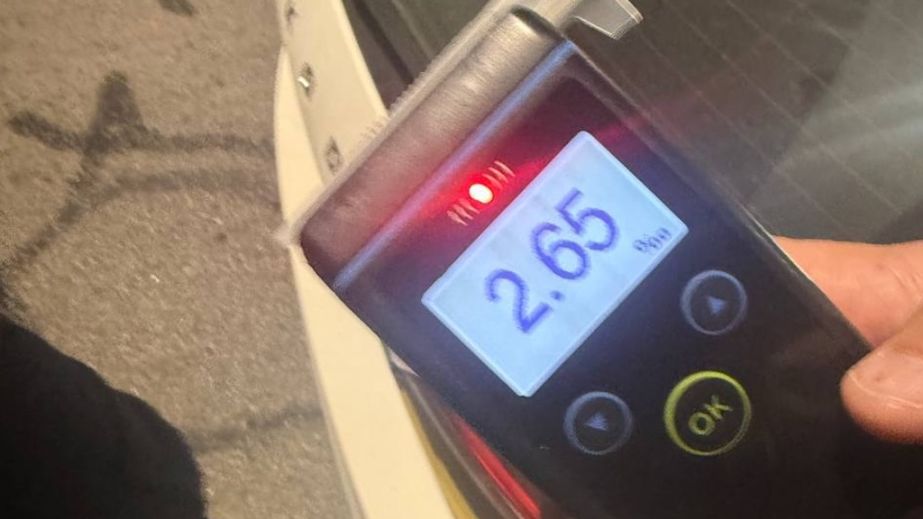 Норма алкоголя в крови превышена в 13 раз: патрульные Днепра поймали пьяных женщину и мужчину за рулем (ФОТО)