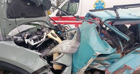 Смертельное ДТП на Днепропетровщине: четыре автомобиля столкнулись на встречной полосе