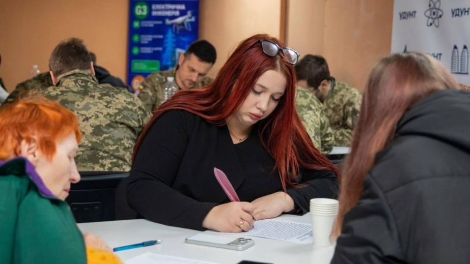 В Днепре более 150 участников написали Радиодиктант национального единства