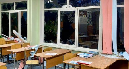 Шість багатоповерхівок, два ліцеї та вигорілий стадіон: наслідки ворожої атаки на Самарський район Дніпра (ФОТО)