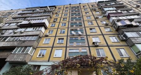Новая проводка вместо старой: в доме на Метростроевской в Днепре модернизируют электросети