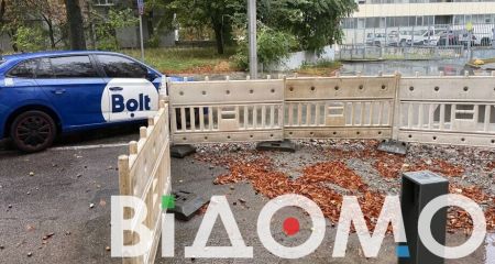 Провалля на дорозі: у Дніпрі в центрі міста з’явилася велика яма (ФОТО, ВІДЕО)