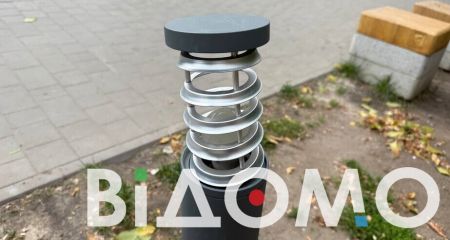 В Днепре на жилом массиве Парус вандалы испортили сквер (ФОТО, ВИДЕО)
