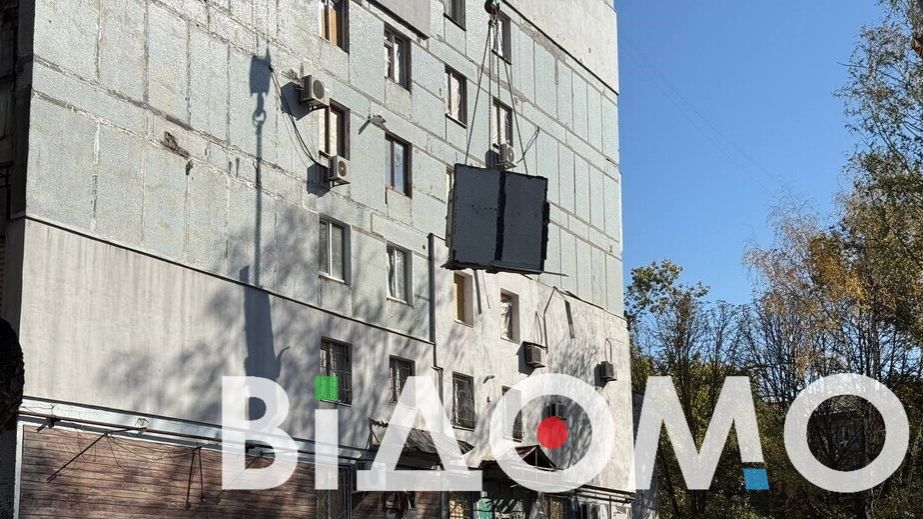 В Днепре демонтируют аварийные конструкции пострадавшего во время обстрела дома (ФОТО, ВИДЕО)