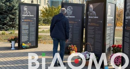 Свечи, цветы и тишина: как в Днепре чтят павших на Аллее Героев (ФОТО, ВИДЕО)