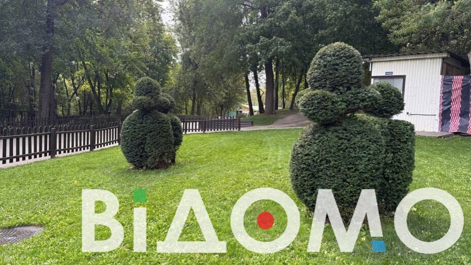 Чарівні песики: у парку "Зелений Гай" у Дніпрі відновили топіарні скульптури (ФОТО, ВІДЕО)