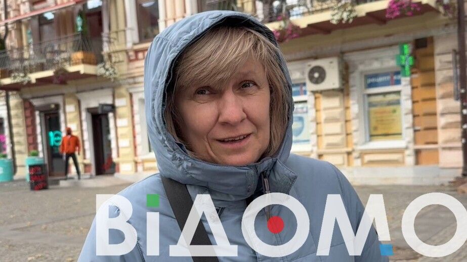 Краще на зброю: як мешканці Дніпра ставляться до закупівель антипаркувальних стовпчиків під час війни (ФОТО, ВІДЕО)