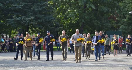 У Дніпрі 29 серпня під звуки повітряної тривоги вшанували пам'ять полеглих Героїв