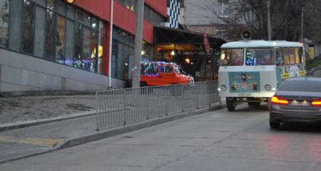 "Подсвети город": в Днепре состоялся новогодний автопробег ретроавтомобилей (ФОТО, ВИДЕО)