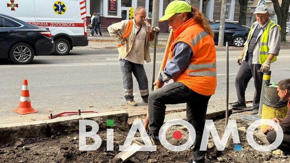 В Днепре на улице Независимости идет ремонт пешеходной зоны (ФОТО, ВИДЕО)