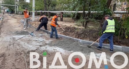 В Днепре ремонтируют внутриквартальные дороги на левом берегу: что известно (ФОТО, ВИДЕО)