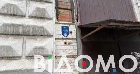 У Дніпрі на історичних будівлях встановили інформаційні емблеми з QR-кодом: що відомо (ФОТО)