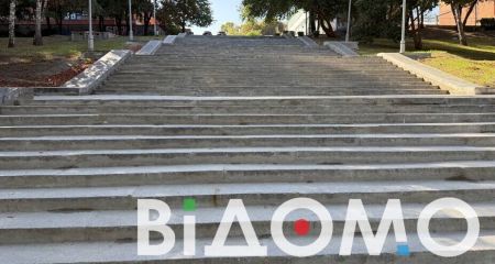 В Днепре уже три месяца реконструируют лестницу в парке Глобы (ФОТО, ВИДЕО)