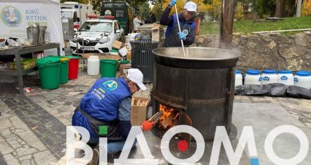 Активные выходные в центре города: как в Днепре готовили вегетарианский борщ на 1200 порций (ФОТО, ВИДЕО)