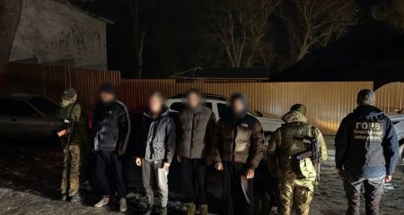 Іноземець за майже півмільйона гривень переправляв мешканців Дніпропетровщини за кордон