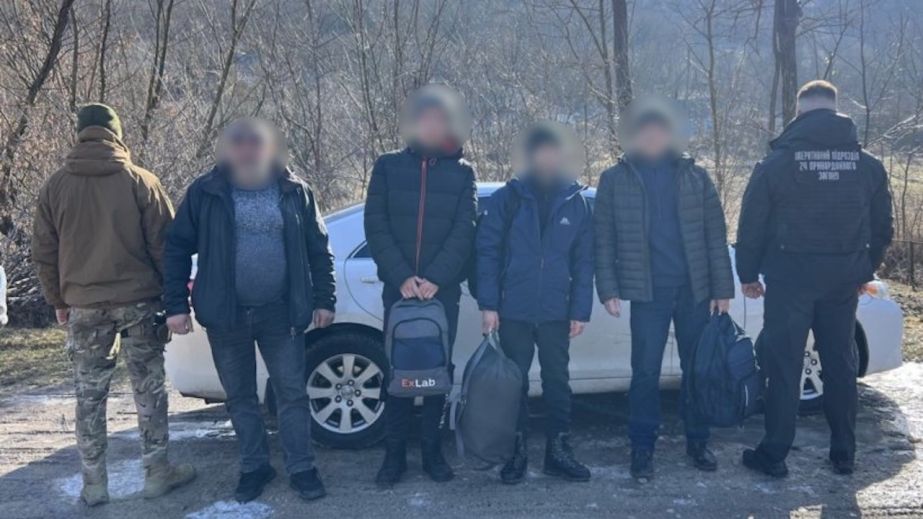 Таксі за $30 000: прикордонники зупинили водія, який віз ухилянтів з Дніпропетровщини за кордон