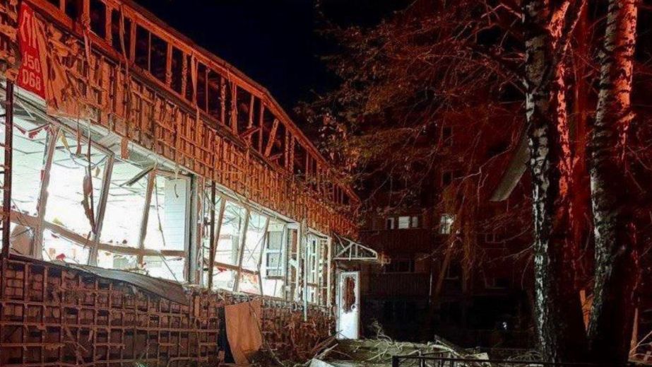 Трое погибших: в Синельниково дрон попал в многоэтажку