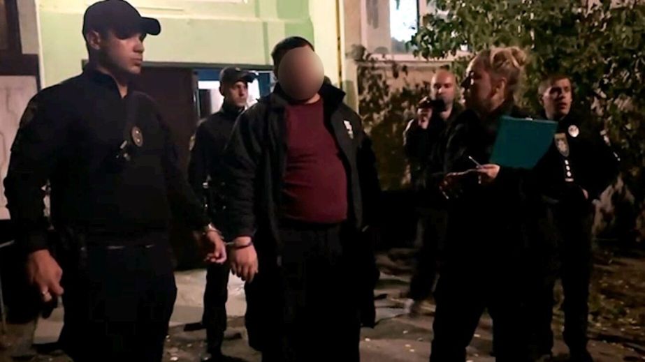 Підозрюваних у жорстокому вбивстві жінки у Павлограді взяли під варту