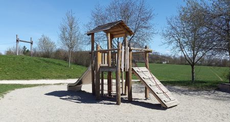 Дитячий майданчик наче з фільму жахів існує у Кривому Розі (ФОТО)