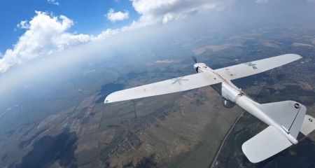 В Днепровском районе среди поля нашли целый вражеский дрон-разведчик (ФОТО)