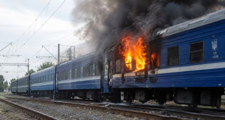 Российские войска ударили по поезду "Днепр &ndash; Запорожье" (ВИДЕО)
