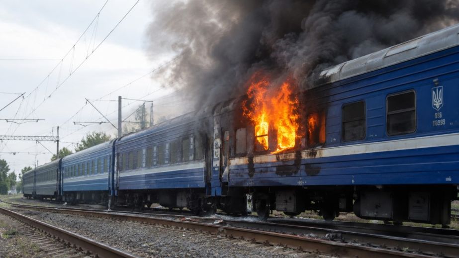 Російські війська вдарили по поїзду "Дніпро &ndash; Запоріжжя" (ВІДЕО)