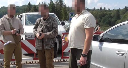 Работник университета внутренних дел МВД в Днепре за 1000 долларов вывозил уклонистов за границу