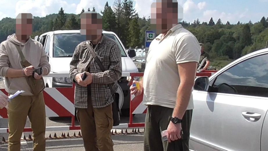 Працівник університету внутрішніх справ МВС у Дніпрі за 1000 доларів вивозив ухилянтів за кордон