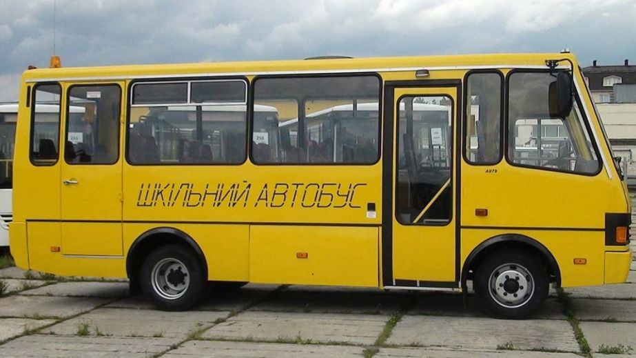 Учащихся 12 учебных заведений в Днепре будут подвозить автобусом в школы: кого это коснется