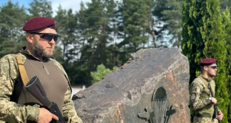Десять років з моменту трагедії: на Дніпропетровщині Січеславські десантники вшанували загиблих у ІЛ-76 (ФОТО)