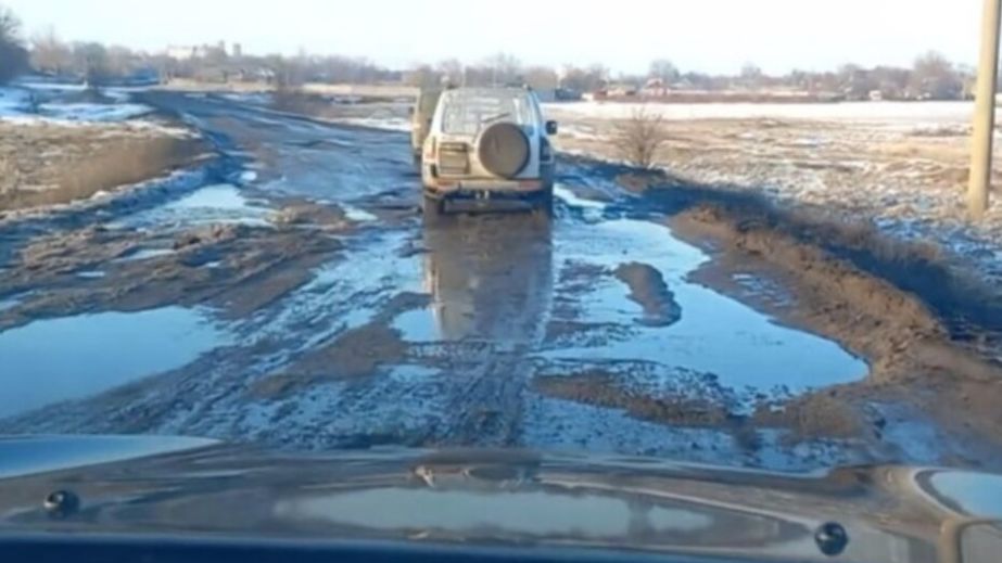 Дыры глубиной в десятки сантиметров: медики Днепропетровщины жалуются на состояние эвакуационного пути с Покровска (ФОТО, ВИДЕО)