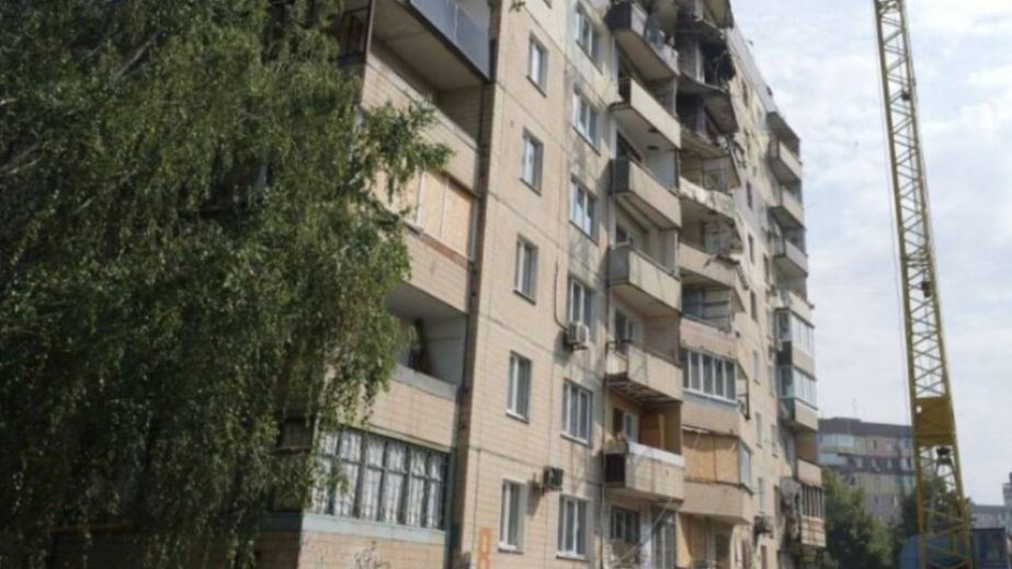 У Кривому Розі готуються повернути мешканців у відновлену після ворожого удару багатоповерхівку (ФОТО)