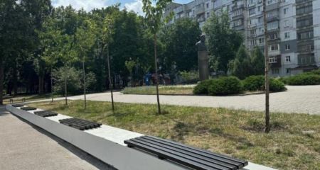 Нет вандалам: В Днепре дежурный по городу проверил работу коммунальщиков в сквере Янгеля