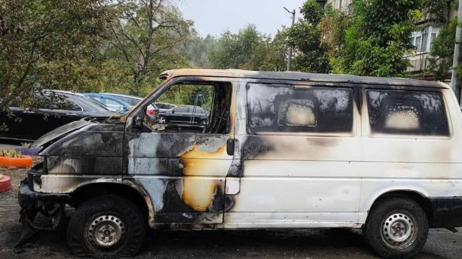 Підпал волонтерського буса у Кривому Розі: двоє підлітків отримали умовне покарання