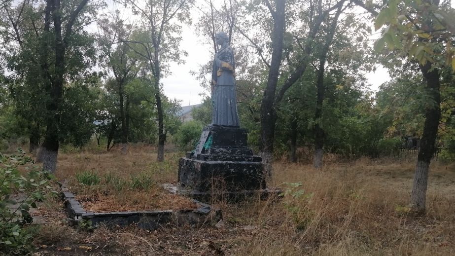 Декоммунизация в действии: на Днепропетровщине продолжают определять памятники, подлежащие ликвидации (ФОТО)