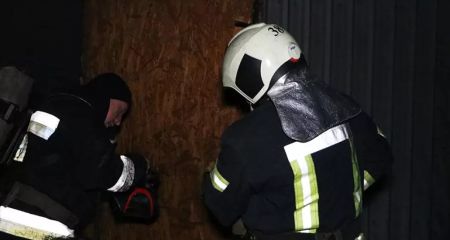 Ішла і не помітила: у місті Кривий Ріг врятували жінку, яка впала в комунікаційну криницю (ФОТО)